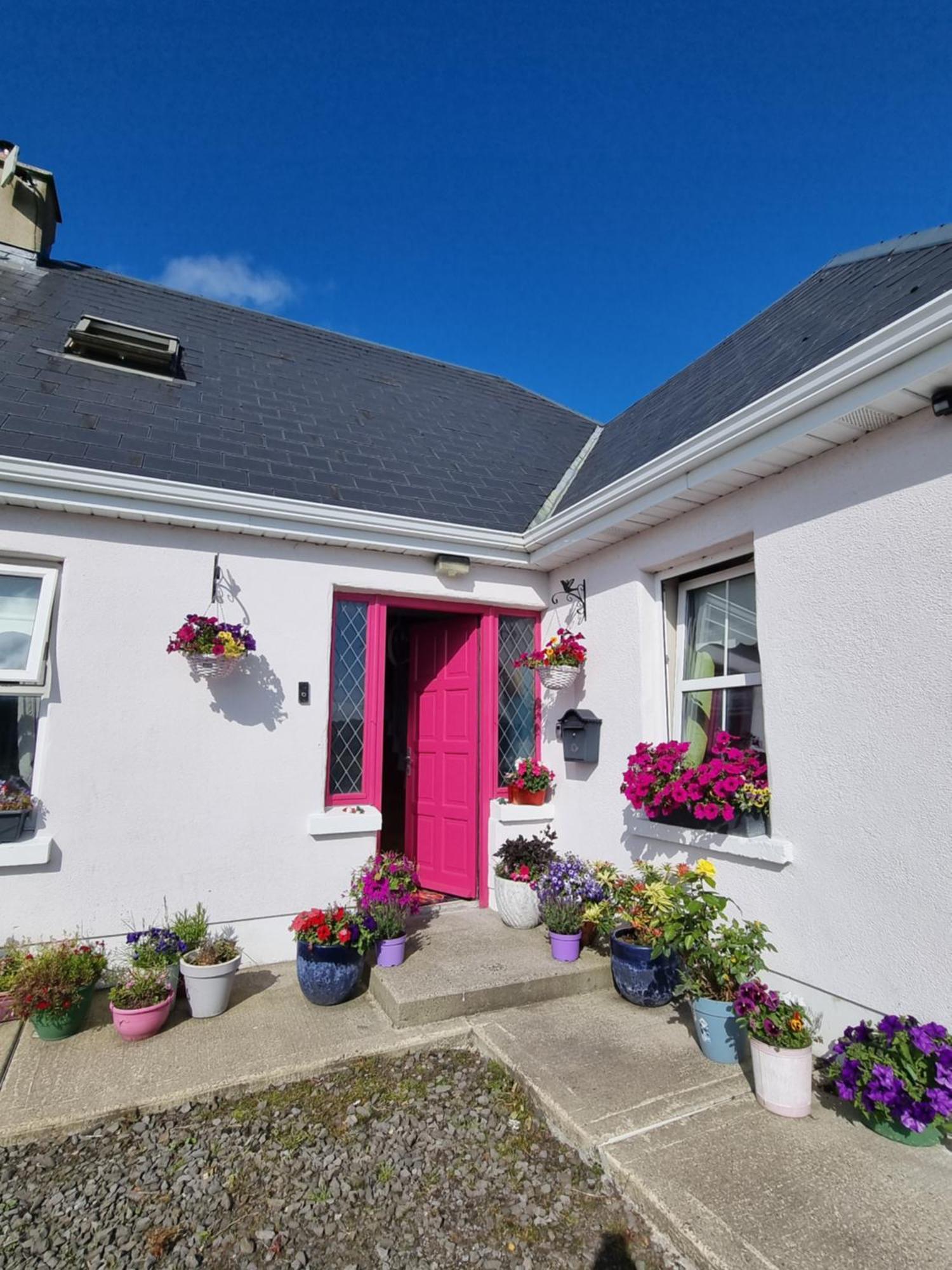 The Pink Door Apartment Killala Exterior foto