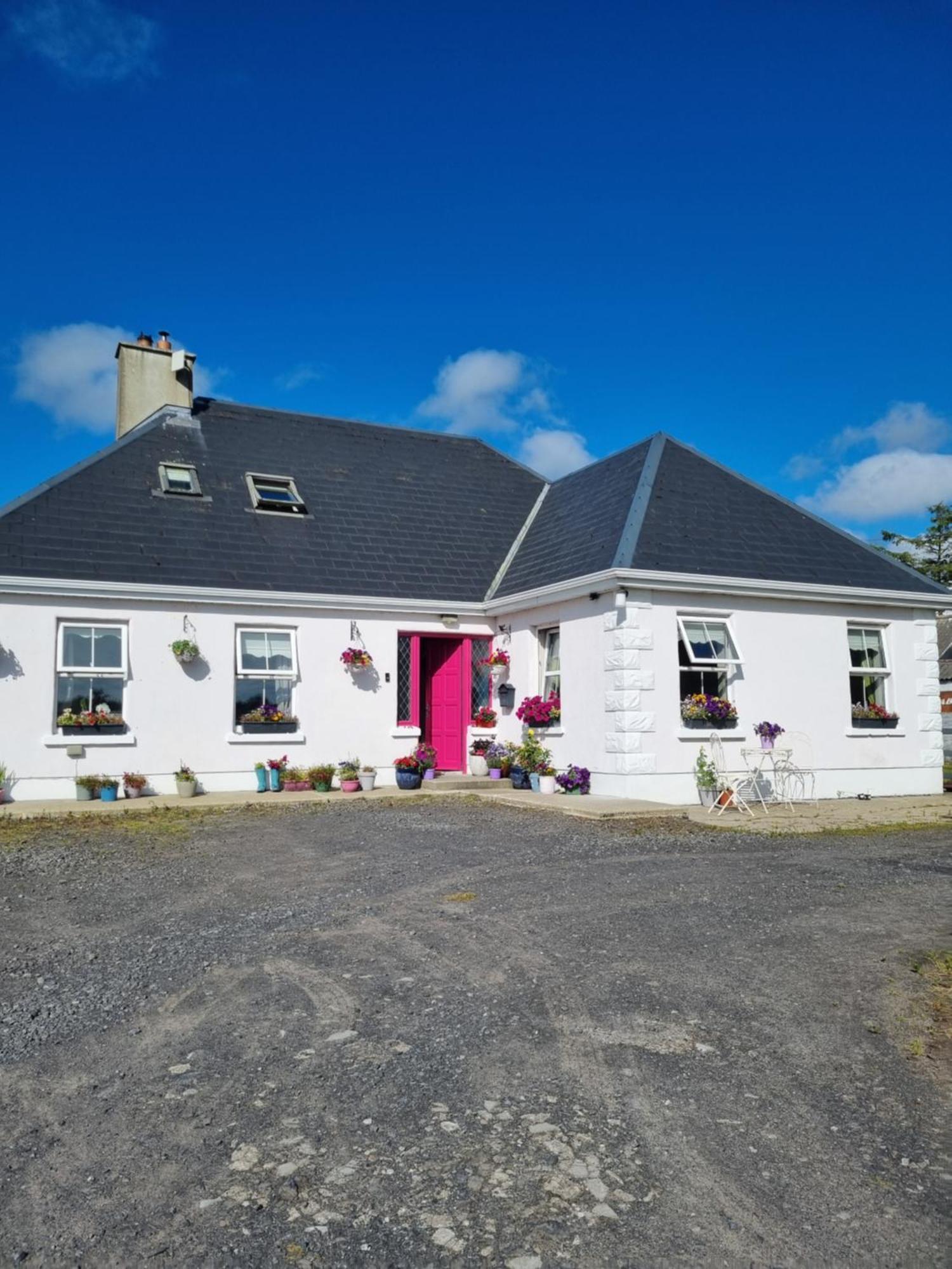 The Pink Door Apartment Killala Exterior foto